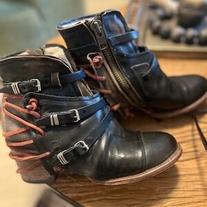 $90 Size 8 Freebird Crue lightly used black